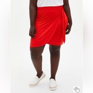 💋Torrid Mini Super Soft Wrap Skirt, NWT, size 2/2x (18-20), red